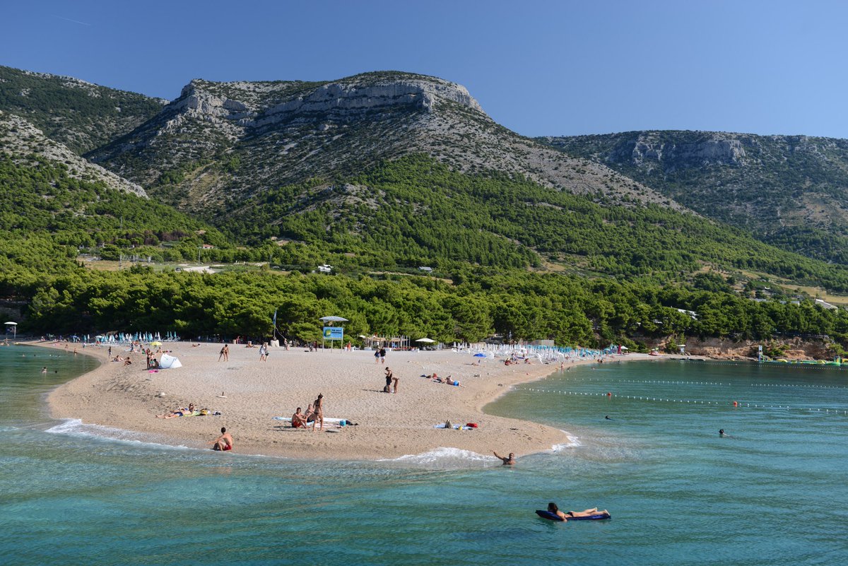 Pfeffer_Blog's tweet photo. Acht Tage bleiben wir auf der #Insel #Brač in #Kroatien. Mit dem hübschen Städtchen Bol, schönen Stränden wie dem #ZlatniRab #Beach und vielen Ausflügen stellt sie ein tolles Familienreiseziel dar. Unseren #Reisebericht gibt es hier: https://t.co/hJz5VpWdOk #woderpfefferwaechst https://t.co/M13v5ztJUp