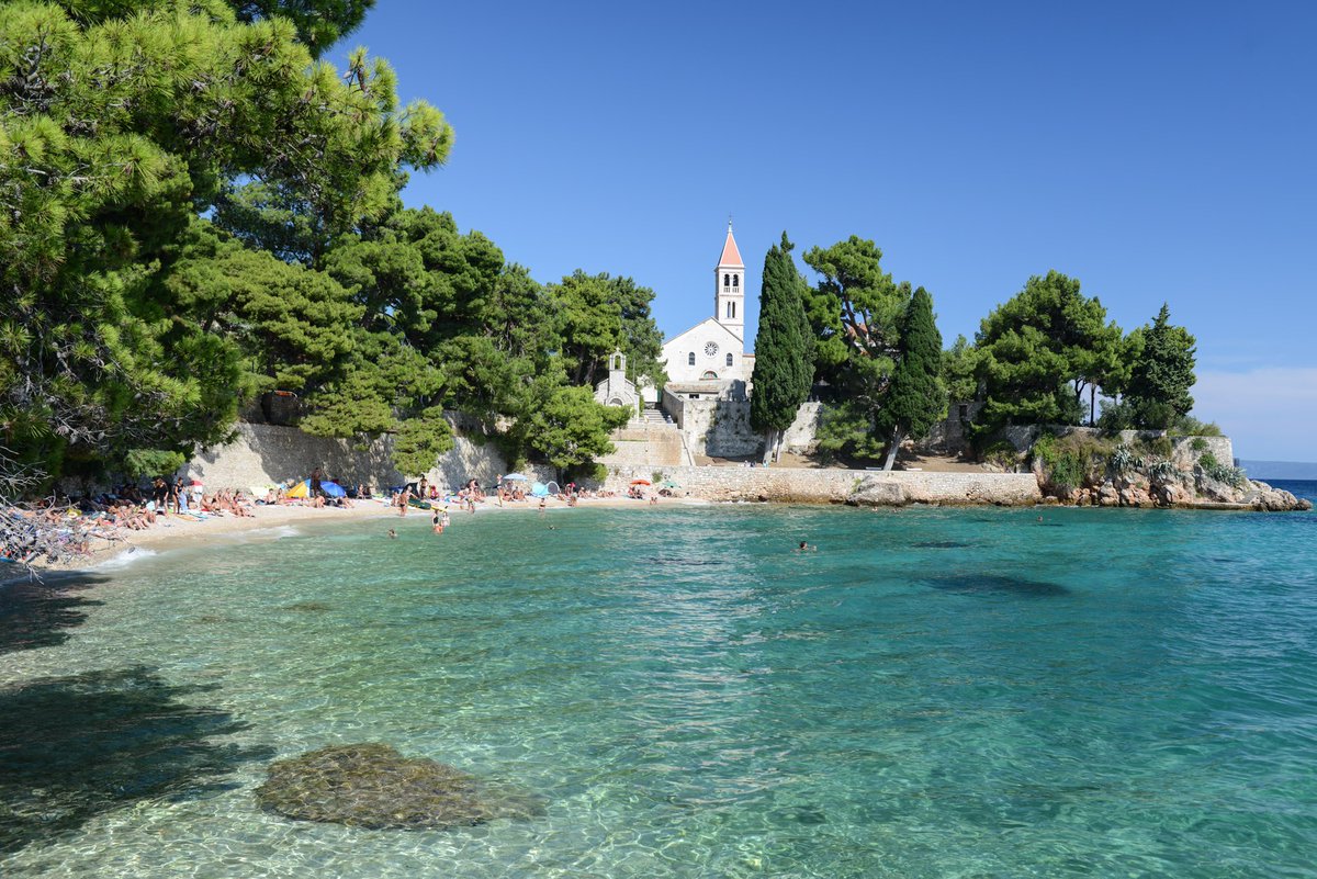 Pfeffer_Blog's tweet photo. Acht Tage bleiben wir auf der #Insel #Brač in #Kroatien. Mit dem hübschen Städtchen Bol, schönen Stränden wie dem #ZlatniRab #Beach und vielen Ausflügen stellt sie ein tolles Familienreiseziel dar. Unseren #Reisebericht gibt es hier: https://t.co/hJz5VpWdOk #woderpfefferwaechst https://t.co/M13v5ztJUp