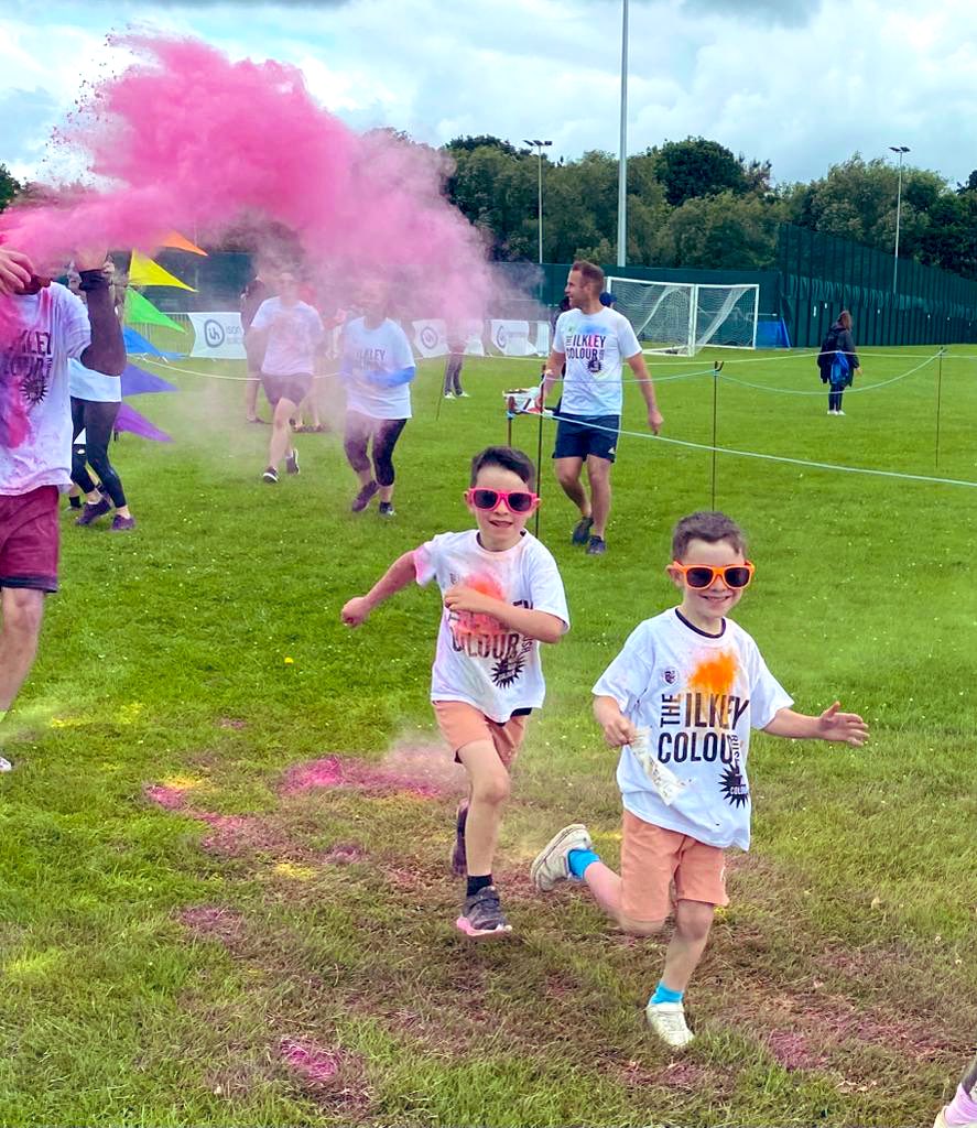 MummyWoodyTwins's tweet image. The best Sunday exercise I’ve ever done #RainbowRun #ColourRush