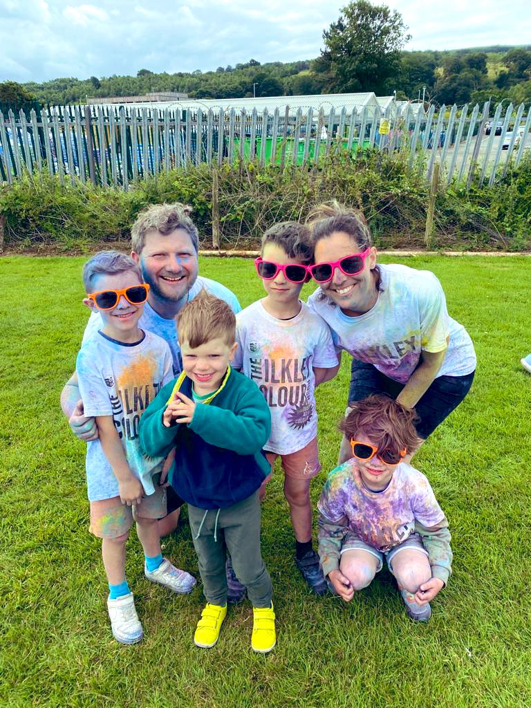 MummyWoodyTwins's tweet image. The best Sunday exercise I’ve ever done #RainbowRun #ColourRush
