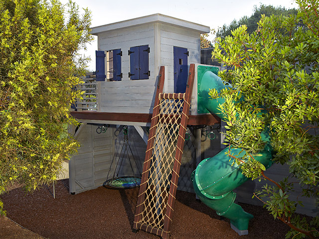 barbarabutler's tweet photo. Follow along as Malibu Clubhouse is installed:  https://t.co/grsquJBs4u #bbab #backyardplay https://t.co/X3ZGdZNaAU