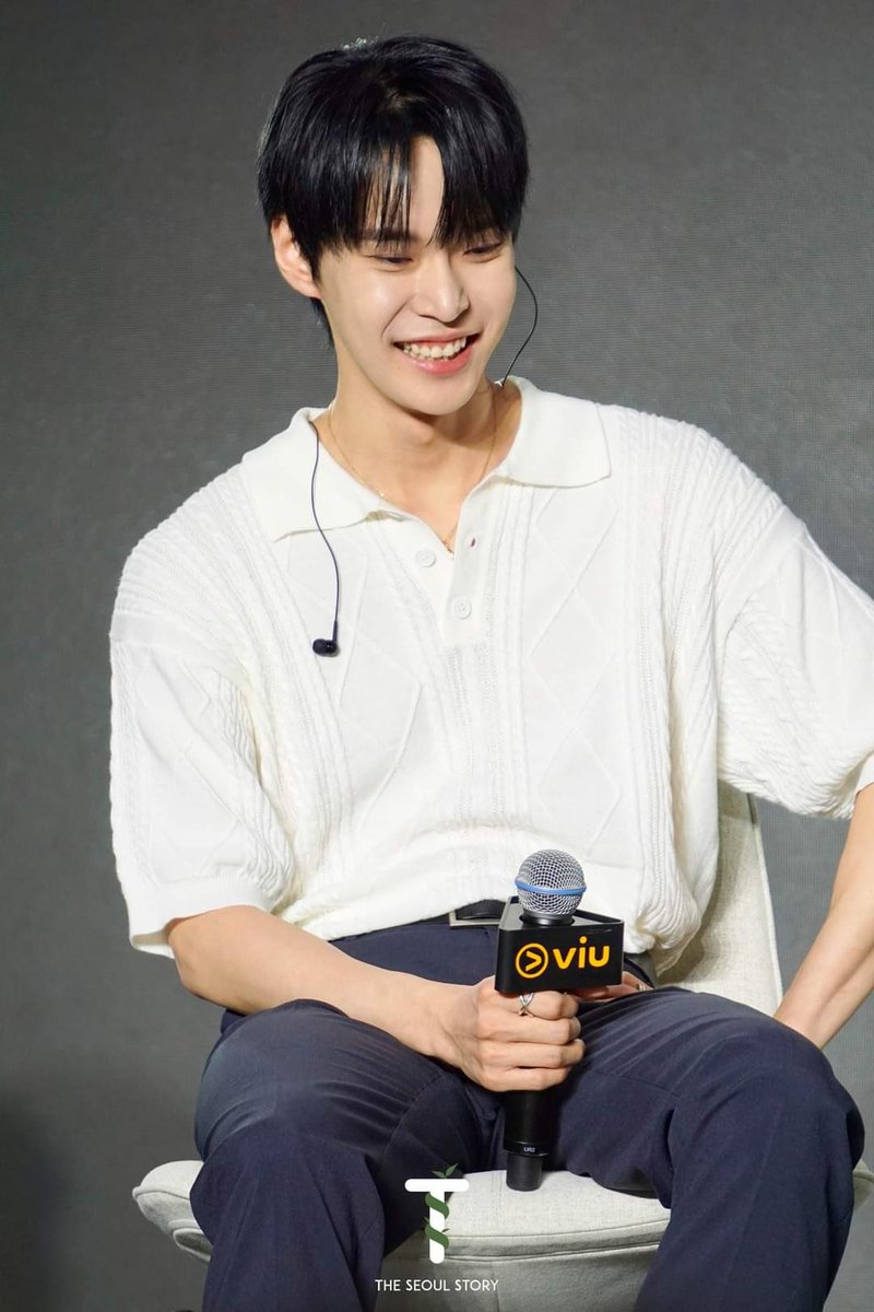 doyoung has such a beautiful smile 🤍