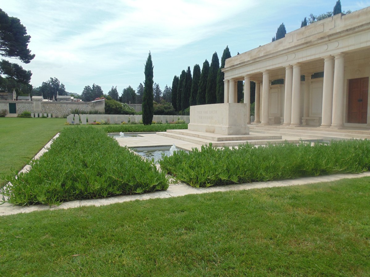 Iaincraig9's tweet photo. @janelansdown68 @CWGC https://t.co/T4JhD9EphT