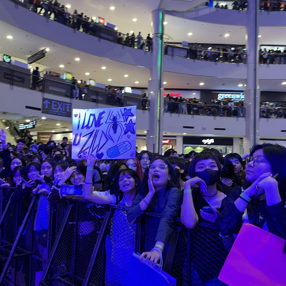 MarketMarketBGC's tweet photo. What an unforgettable moment of pure energy and passion from the Zild, One Click Straight, and audience! 🔥

Thank you for coming, see you next time!

#FunInTheFinds #iLoveMarketMarket #radbat #medisina #ocs #umusic https://t.co/I6HK5TlO7z