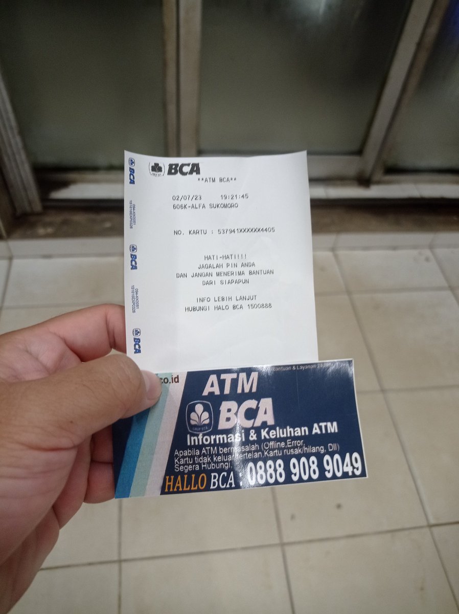 Lapor <a href="/HaloBCA/">Halo BCA</a> <a href="/BankBCA/">Bank BCA</a> barusan aja kejadian kartu atm saya ketelen di salah satu kcp sukomoro palembang. Terindikasi ada komplotan yang melakukan aksi memanipulasi mesin atm.