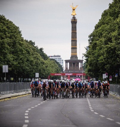 CindyPomares's tweet photo. Une nouvelle capitale avec lβΓ©quipe @awolcyclingteam !
Tour de Berlin β
#cycling #womencycling #roadcycling #critday #rideandshare #enjoyyourride https://t.co/VjPfXiNNGZ
