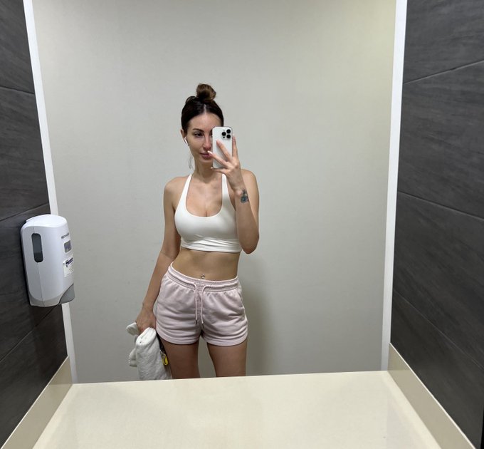 Healthy, happy, fit 🥰🏃&zwj;♀️🥗 https://t.co/oYVu0tqCPF