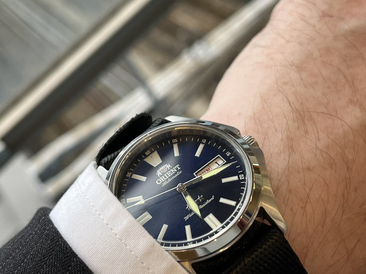 shinzenOKADA's tweet photo. 今日の腕元の相棒
仕事帰り、品川にて。
#orient
#orientwatch
#orientvega
#orient3star
#vega
#3star https://t.co/hxHXAAlCbz