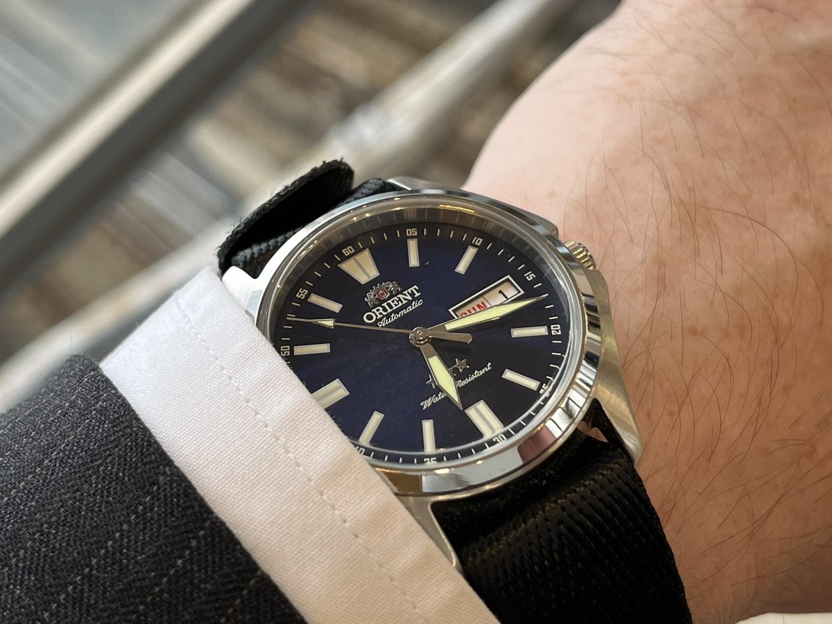 shinzenOKADA's tweet photo. 今日の腕元の相棒
仕事帰り、品川にて。
#orient
#orientwatch
#orientvega
#orient3star
#vega
#3star https://t.co/hxHXAAlCbz
