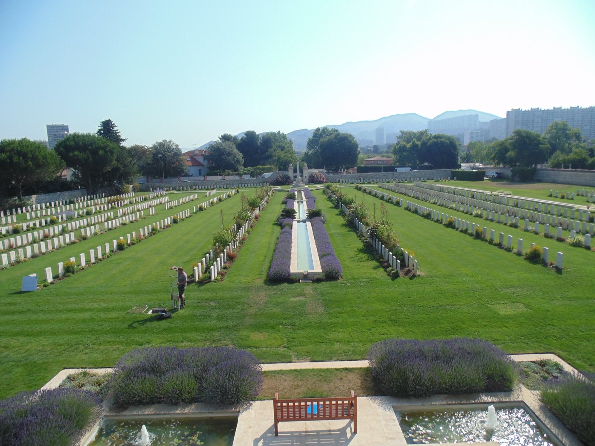 Iaincraig9's tweet photo. @janelansdown68 @CWGC Photos taken in 2017 https://t.co/b8TYWya8ui