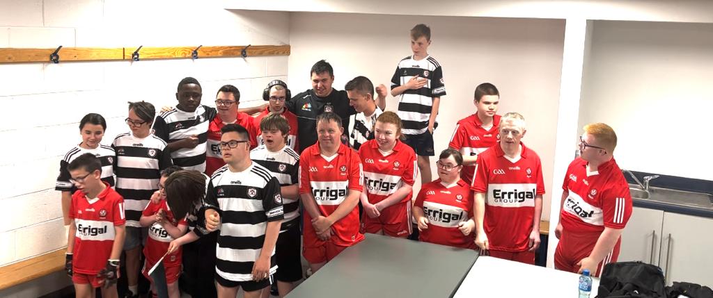 The Magpies All Stars and Derry <a href="/officialgaa/">The GAA</a> For All ahead of their big half time game in Croke Park today....
#GAABelong #gaaforalll