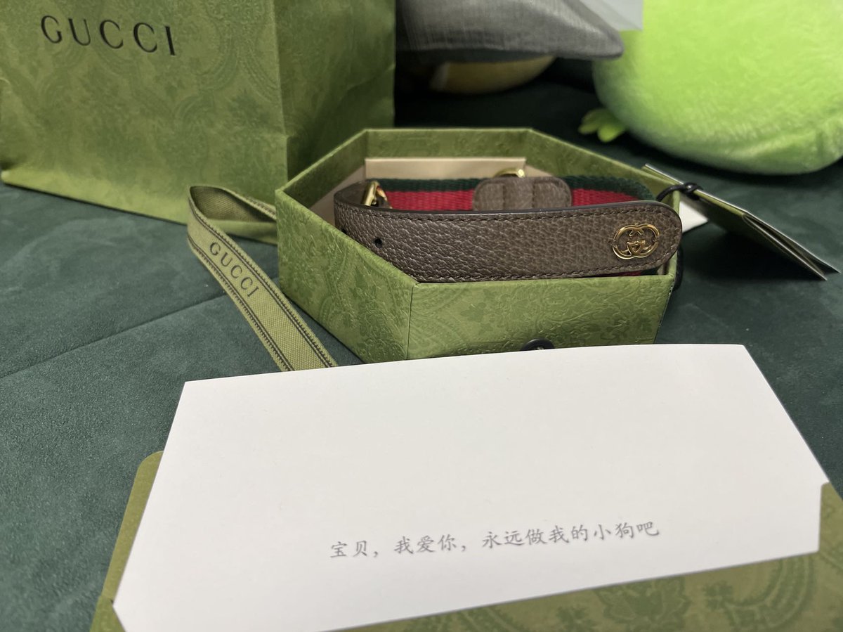 一周年的时候给他买了一些礼物，我的狗狗值得拥有好多好多的爱呀💕

#四爱 #恋爱日常