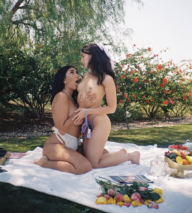 who wants to join my tea party with @TheRoxieSinner 🫖☕️💐 https://t.co/yThQd8wmin<a class="tags" href="/tag/theroxiesinner">@theroxiesinner</a>