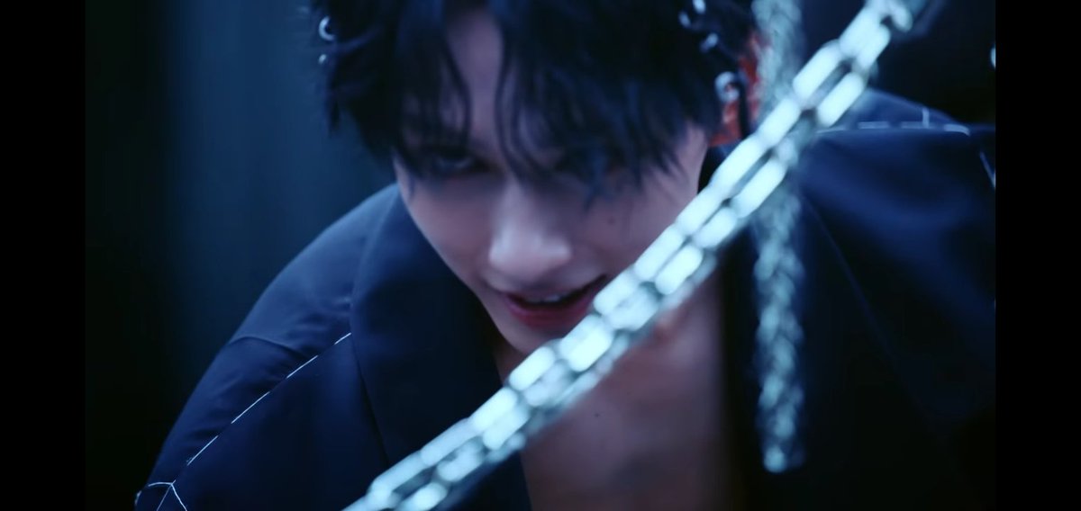 junshuniverse's tweet photo. what happened to my cat https://t.co/xE3C4inY2T