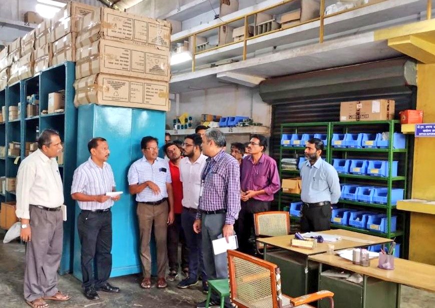 drm_tvc's tweet photo. Ensuring Reliable Loco Maintenance for Efficient Rail Service! Shri S M Sharma DRM/TVC along with Sr.DEN/ North & CDO/ERS inspected Diesel Shed #Ernakulam today.
#IndianRailways #Locomotive #Maintenance #SystemImprovements #Mechanic #TeamTVC https://t.co/SDRVH7FLxz
