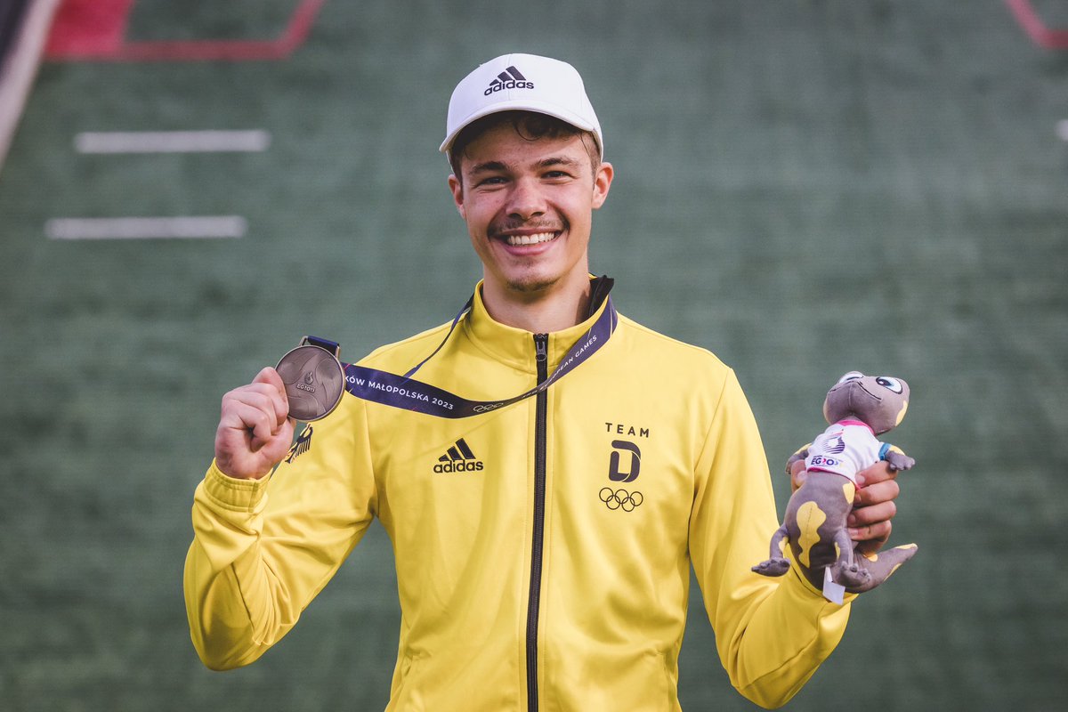 When you win your first international medal... 😍🥉

#fisskijumping #skijumping #skijumpingfamily #EuropeanGames #EuropeanGames2023