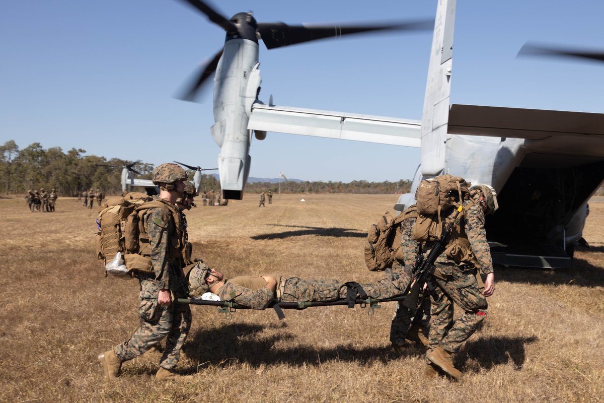 #Marines and @USNavy Corpsmen with @31stMeu conduct a mass casualty exercise in Australia, June 27.

The exercise tested the responsiveness and coordination of a Marine Air-Ground Task Force to rescue and treat numerous casualties. 

#USMC #BlueGreenTeam