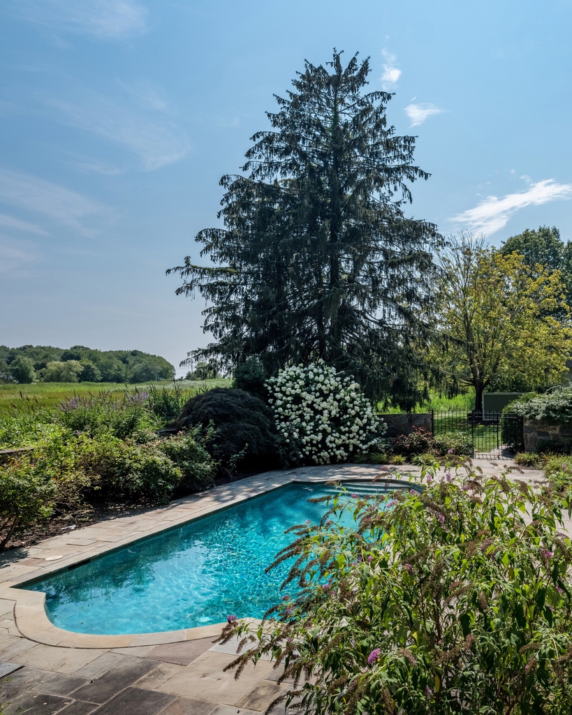 wpsir's tweet image. Introducing The Marsh House, a remarkable waterfront estate located at 1 Neck Road. 

Learn more via the link below.
wpsir.co/1NeckRoad
⁠⁠
#WPSIRListings #WPSIROldLyme #WPSIRTheShoreline #BeyondTheCity #WPSIR #SothebysRealty #TheShoreline