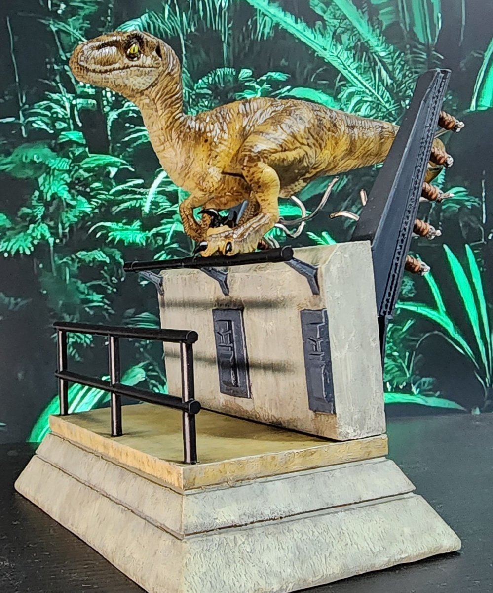 #JurassicPark30thAnniversary
自作版「Breakout Raptor」完成！
劇中に映像として存在しないが
ラプトルの脱走をスタチュー化。
#zbrush #b3d #sk水洗いレジン #3Dプリンター
#ジュラシック・パーク