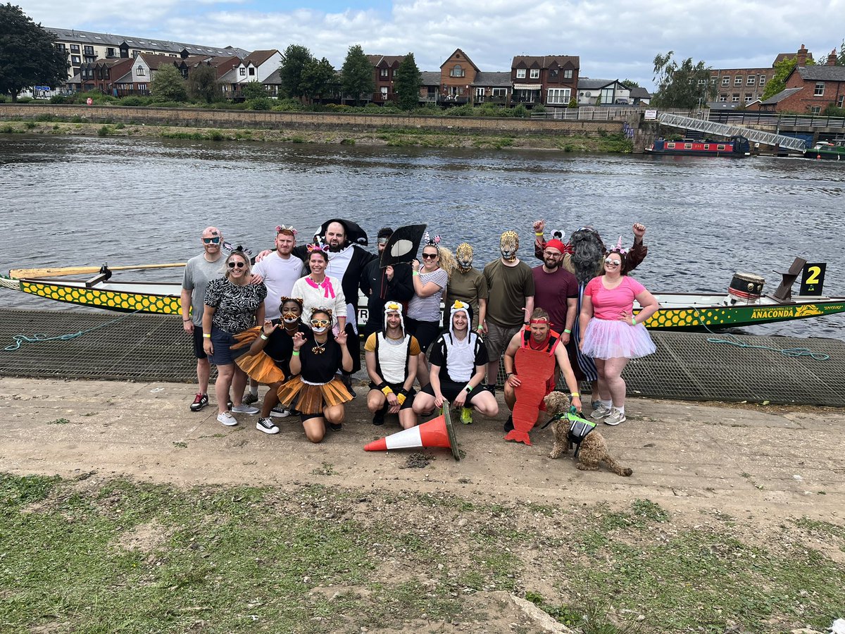 BereavementTeam's tweet photo. Supporting @TeamPaedsEDnuh today at the dragons boat races! Well done guys 👏🏼👏🏼 @NUHCharity https://t.co/RogaBEjk1Y