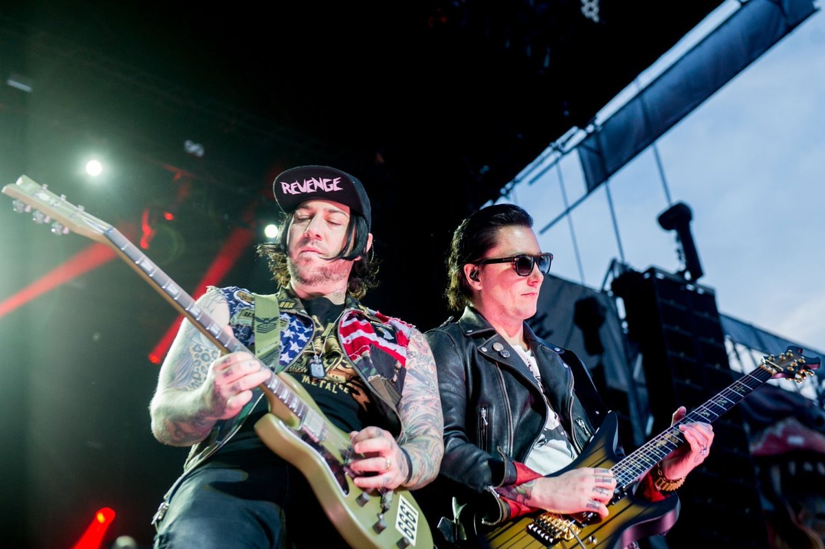 twitter is broken so im spamming the tl with pictures of a7x