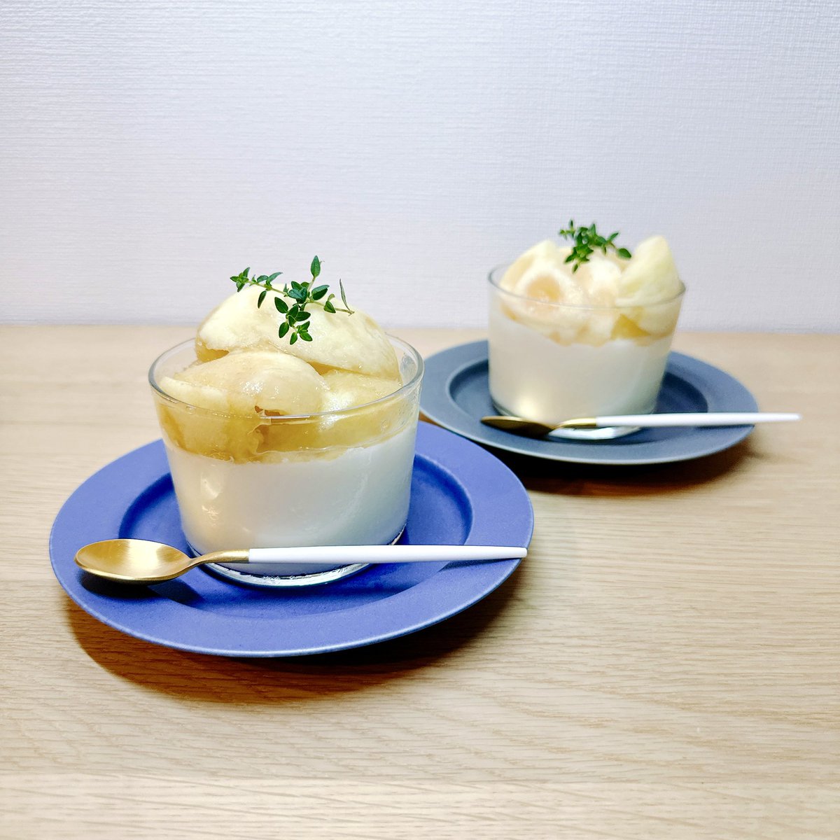 stackingnote's tweet image. こんばんは🌃
　
食後のデザートは夫が作った桃のせ牛乳プリン🍮🍑
　
まだ少し早めでしたがみずみずしい美味しさ😋
　
コーヒーは和歌山のカミンコーヒーのケニヤ☕️
　
飾りのハーブはベランダ菜園🌿
　
 今日も一日お疲れ様でした♪

#おうちカフェ
#coffee
#KAMINCOFFEEROASTER