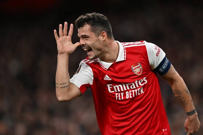 Murray14_'s tweet photo. We need to keep this guy in order to fight on all fronts. Last season it was depths that costed us the title. #AFC #TransferNews https://t.co/9oG6sUNInv
