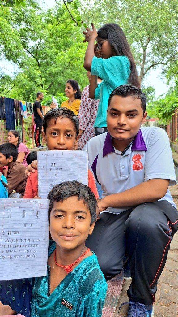 GreenPencil01's tweet photo. Calligraphy Session is Organised by the Green Pencil Foundation Delhi Team in Mansrover Park Slum Area under the initiative "Slum To School'
60+ Children Impacted and learnt the Calligraphy Skills.
#greenpencilfoundation #slumtoschool #education #nonprofit https://t.co/0sPmem2v4C