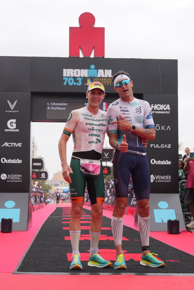 YannickMOREAU's tweet photo. EXTRA-ORDI-NAIRE ! 
TRIPLÉ 🇫🇷 chez les hommes et DOUBLÉ 🇫🇷 chez les femmes pour cette 5ème édition de l’IronMan #Sablais ! 
Léon Chevalier se hisse sur la première marche du podium en 3h46min complété par Arnaud Guilloux et Pierre Le Corre, du #LesSablesVendeeTriathlon
Et chez les femmes, c’est Charlène Clavel en 4h23min qui devance Émilie Morier et Lisa Gerb 
Le triathlon français brille de mille feux à @VilleDesSables et le @LsvtClub signe une performance de très très haut niveau à un an des @jeuxolympiques de @paris2024 !
Bravo ! 🎉