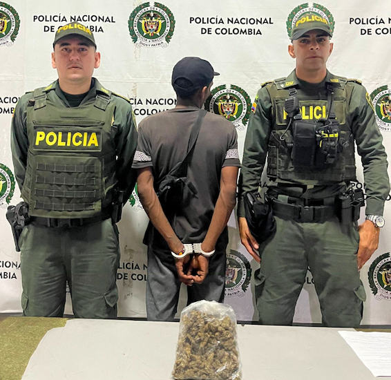 noticoopercom's tweet photo. Capturado con una bolsa llena de marihuana en el barrio La Central 🚨🔗https://t.co/UfackaFygT

#Barranquilla #Colombia #JUDICIAL #atlantico #FelizDomingoATodos #PoliciaNacional https://t.co/KqmOPZSDhM