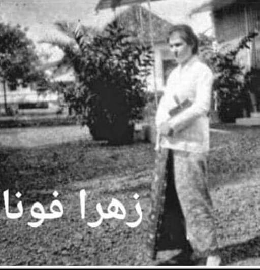 زہرا فونا 1970 میں اس دعویٰ کے ساتھ آئی تھی کہ اسکے پیٹ میں امام مہدی ہیں جو اسکے پیٹ سے تلاوت فرماتے تھے، انڈونیشیا میں دھوم مچانے کے بعد محترمہ پاکستان تشریف لائیں، بڑے بڑے مولانوں نے انکے پیٹ کے نچلے حصے پر کان لگا کہ تلاوت سنی، لاکھوں افراد نے اس خاتوں کے پیچھے جمعہ ادا کیا۔؎