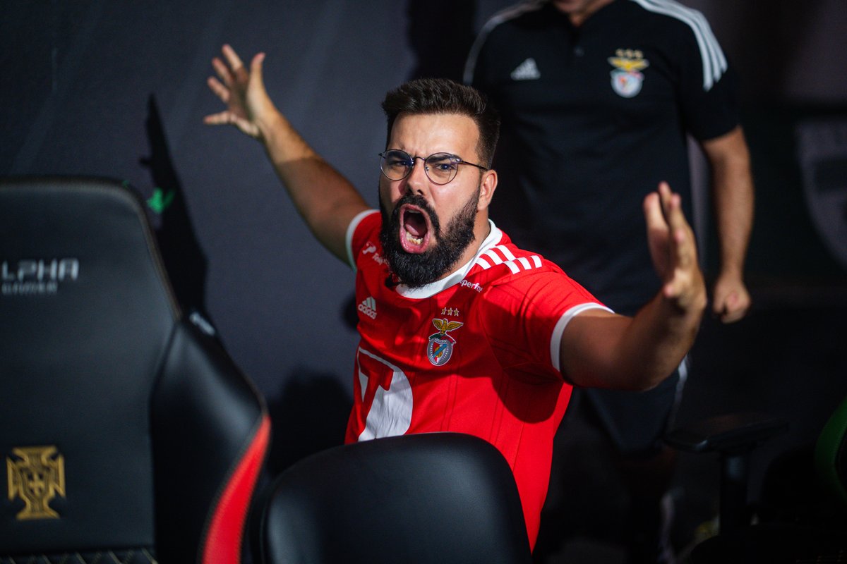 FPFeSPORTS's tweet photo. Ontem houve emoções, mas a história continua... 👀 os quartos de final da #FPFGrandeFinal estão prestes a começar ⚔️

🕐 14:00
📺 https://t.co/t0G9kj2dzS
📍 Pavilhão dos Leões de Porto Salvo https://t.co/01bdMSpxPT