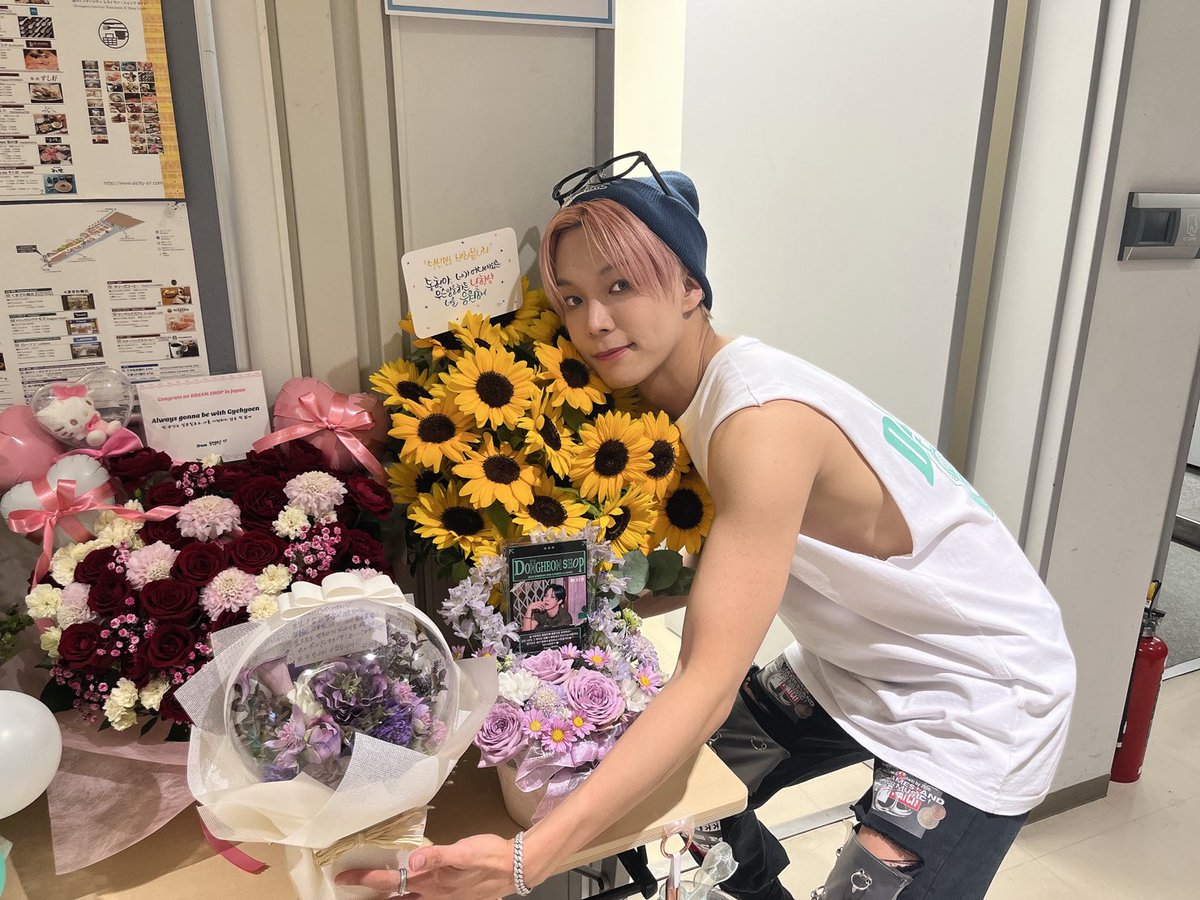by_verivery's tweet photo. [#동헌]

 허니 찾아 삼만리💜🤍 최대한 찾아봤는데 혹시 다 못 찍었어도 이해해줘 베러뜨으을😍👍 고마워요 아침부터 힘이 낫구먼 아주 https://t.co/YM5G9xu76w