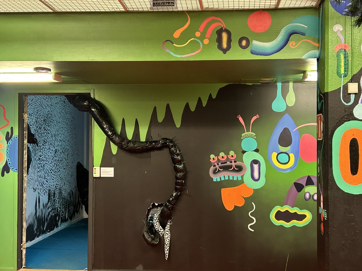 IkonenAK's tweet image. Purkutaidetalo on täynnä vaikuttavaa tilataidetta. Merkityksellinenkin. Se toimi kauan #Tampere yliopiston laitoksena: täällä aikanaan opiskelimme. Olikin hienoa jakaa taidekokemus (ja välistä pilkottavat muistot) juuri vanhojen opiskelukaverien kanssa❤️#menovinkki #Pinni47