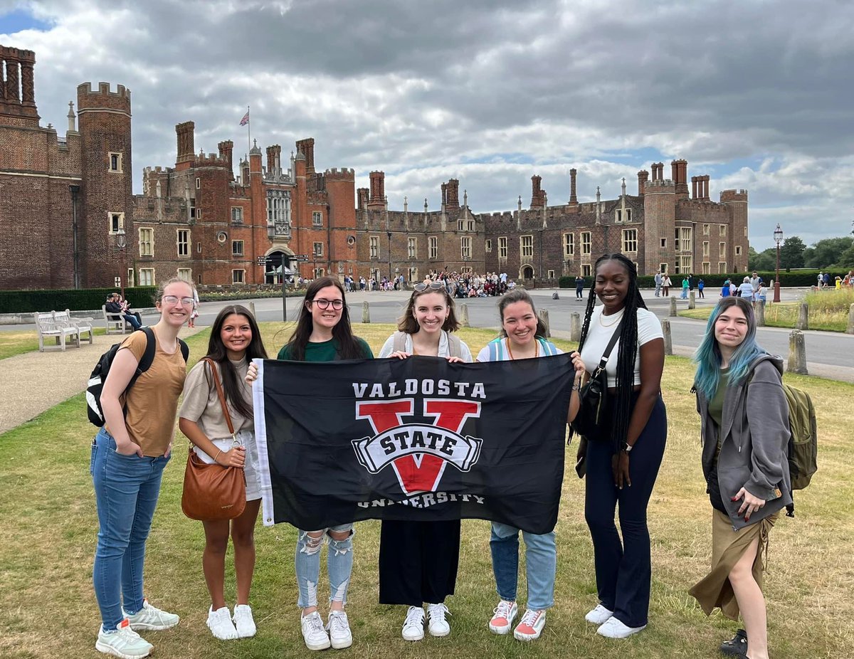 ProfTicknor's tweet photo. Look at these Blazers Abroad including three of my own Criminal Justice students. So happy to be a part of giving them this experience. They are now world travelers!#TrueCrimeLondon23 https://t.co/NcLKZT0G0t