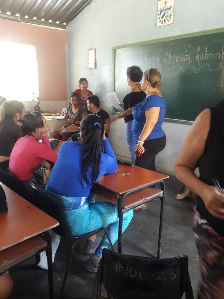cp_fonseca's tweet photo. #Cuba #cpcarlosfonsecaamador #ETPCienfuegos Se realiza el proceso de inserción laboral de los técnicos medios en las diferentes especialidades, que ya se gradúan y pasarán al mundo laboral a demostrar lo que aprendieron en los tres años de preparación. Felicidades a todas y todos https://t.co/RYHYocI8fw