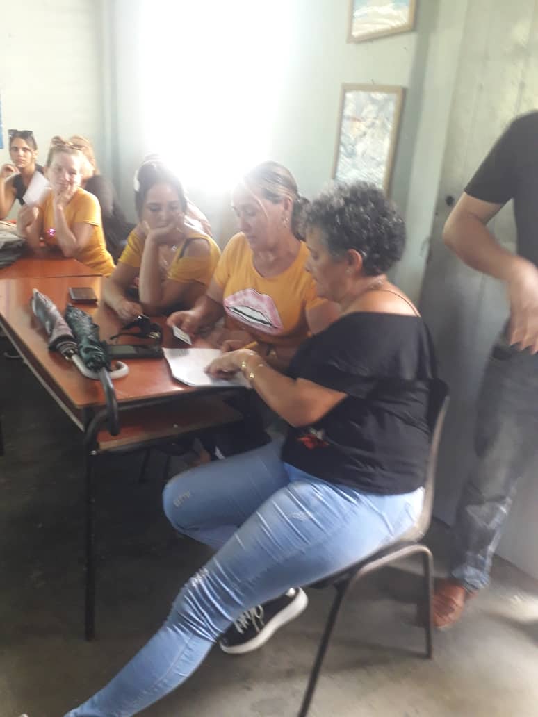 cp_fonseca's tweet photo. #Cuba #cpcarlosfonsecaamador #ETPCienfuegos Se realiza el proceso de inserción laboral de los técnicos medios en las diferentes especialidades, que ya se gradúan y pasarán al mundo laboral a demostrar lo que aprendieron en los tres años de preparación. Felicidades a todas y todos https://t.co/RYHYocI8fw
