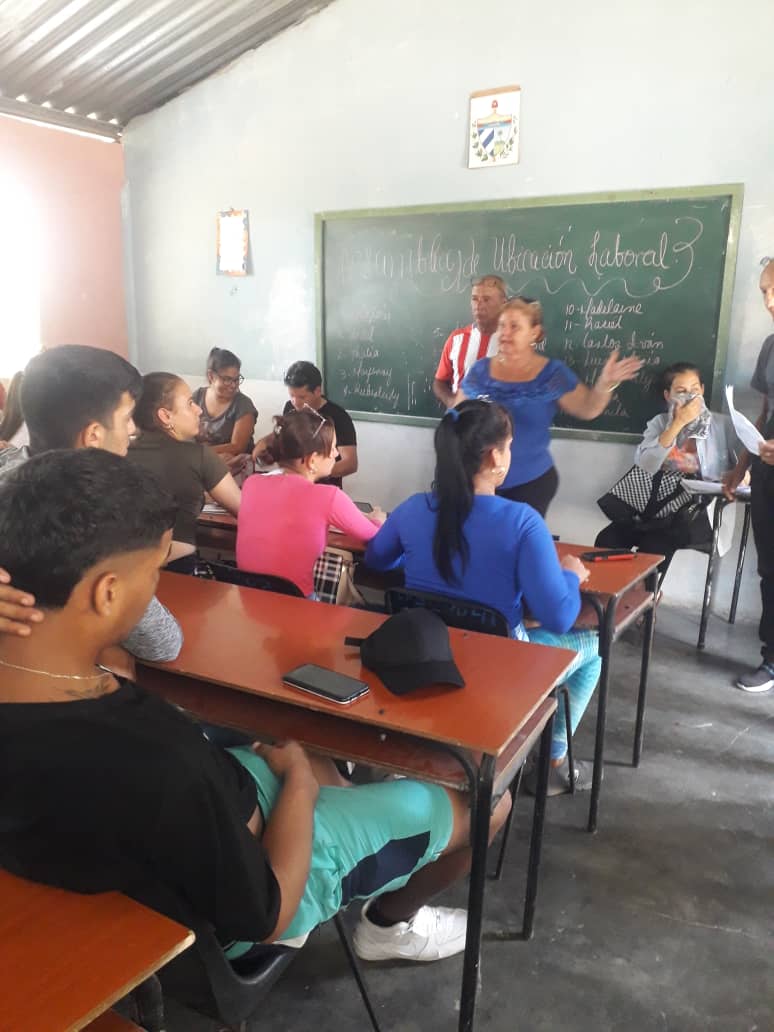 cp_fonseca's tweet photo. #Cuba #cpcarlosfonsecaamador #ETPCienfuegos Se realiza el proceso de inserción laboral de los técnicos medios en las diferentes especialidades, que ya se gradúan y pasarán al mundo laboral a demostrar lo que aprendieron en los tres años de preparación. Felicidades a todas y todos https://t.co/RYHYocI8fw