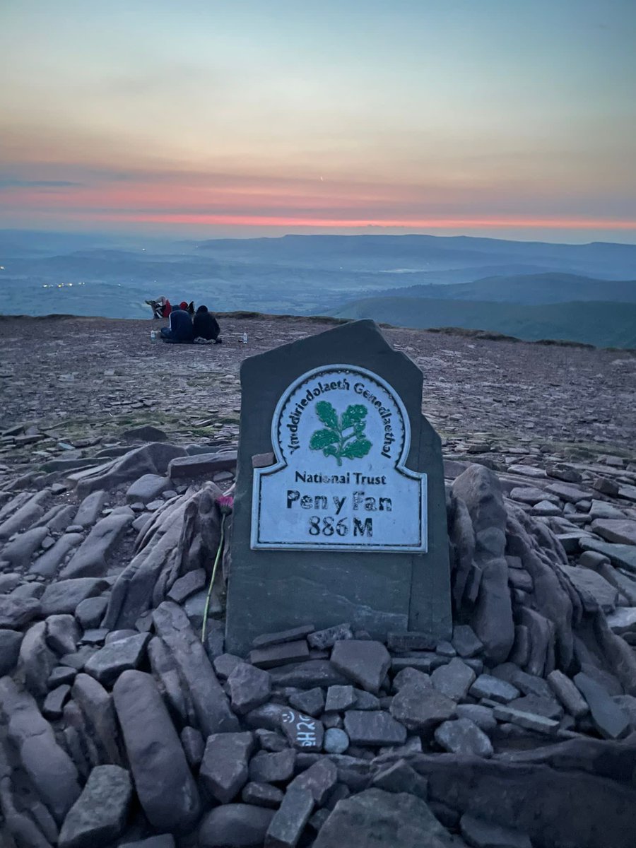 andyroper's tweet photo. A few weeks back.
Pen y Fan sunrise.
Decent.
#wales #andyr #noc https://t.co/tkqA3NyDPA