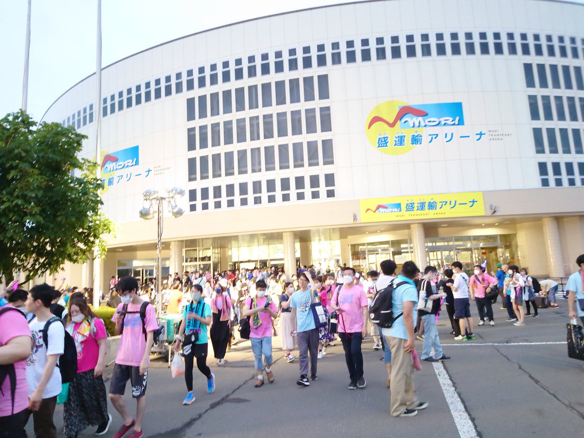 nana7_fate_love's tweet photo. 水樹奈々LIVE PARADE初日お疲れ様でした!久々の声出しありでいつも以上に熱く盛り上がりました♪
個人的にトリ曲で大発狂の大満足だったので最高のツアーが始まりました(*^^*)
#水樹奈々
#NMLR
#LIVE_PARADE青森 https://t.co/lBVVW0tlJz