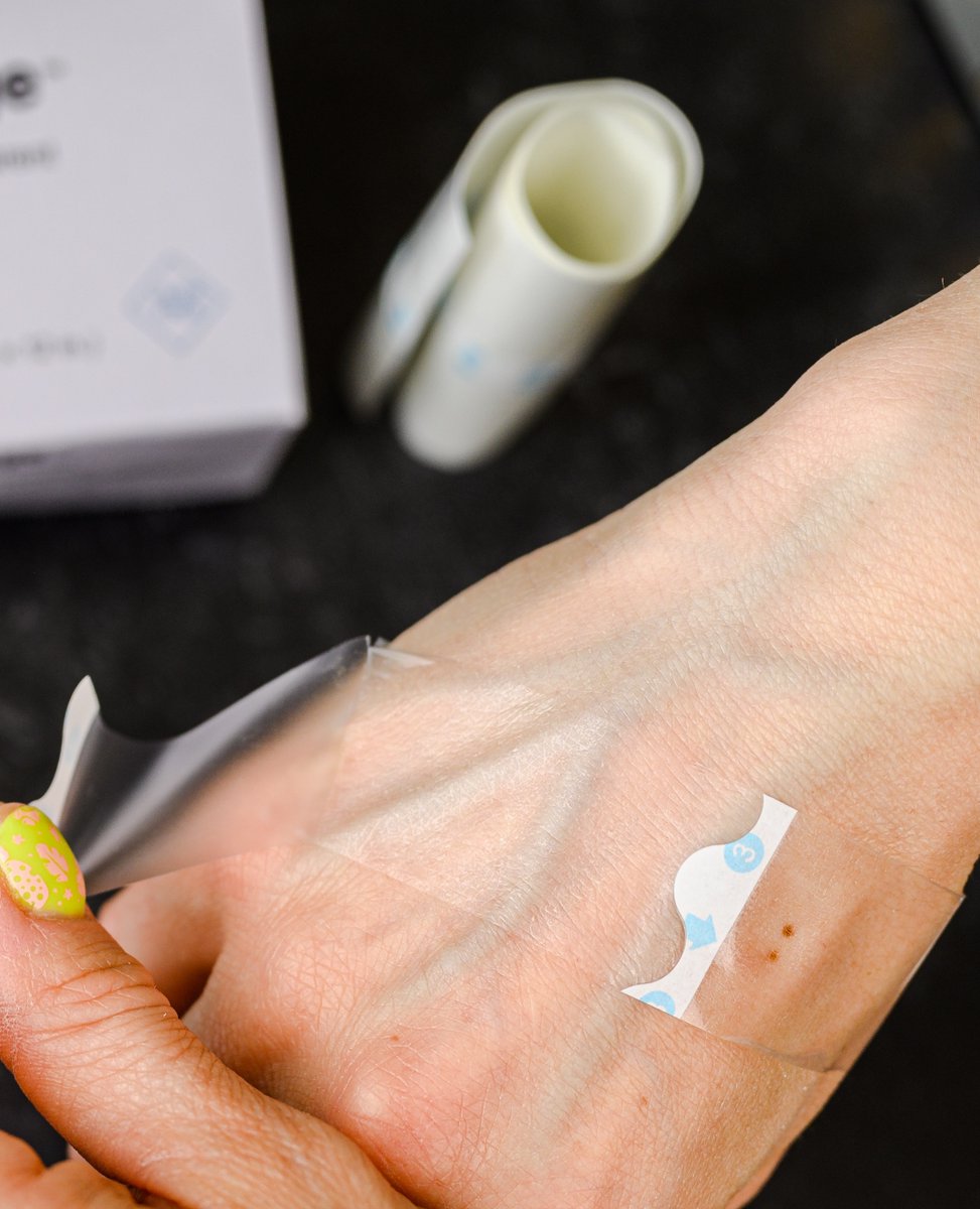 silverceuticals's tweet photo. Some facts about the Naked Bandage...⁠
⁠
What's your favorite thing about them?!⁠
⁠
#nakedbandage #silverceuticals #bestproducts #woundcare #firstaid https://t.co/y1olCy3zhz