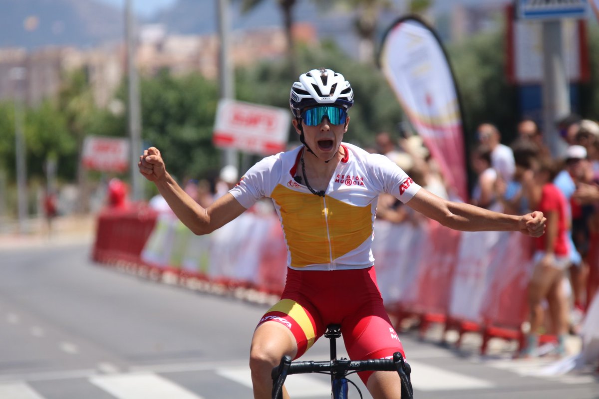 ÁLVARO GARCÍA ES CAMPEÓN DE ESPAÑA 🇪🇸🇪🇸🇪🇸🇪🇸🇪🇸🇪🇸

💯 El ciclista de Caravaca de la Cruz ha firmado una auténtica exhibición en Cartagena

Final soñado para los #CEJuniorCartagena23 🤗