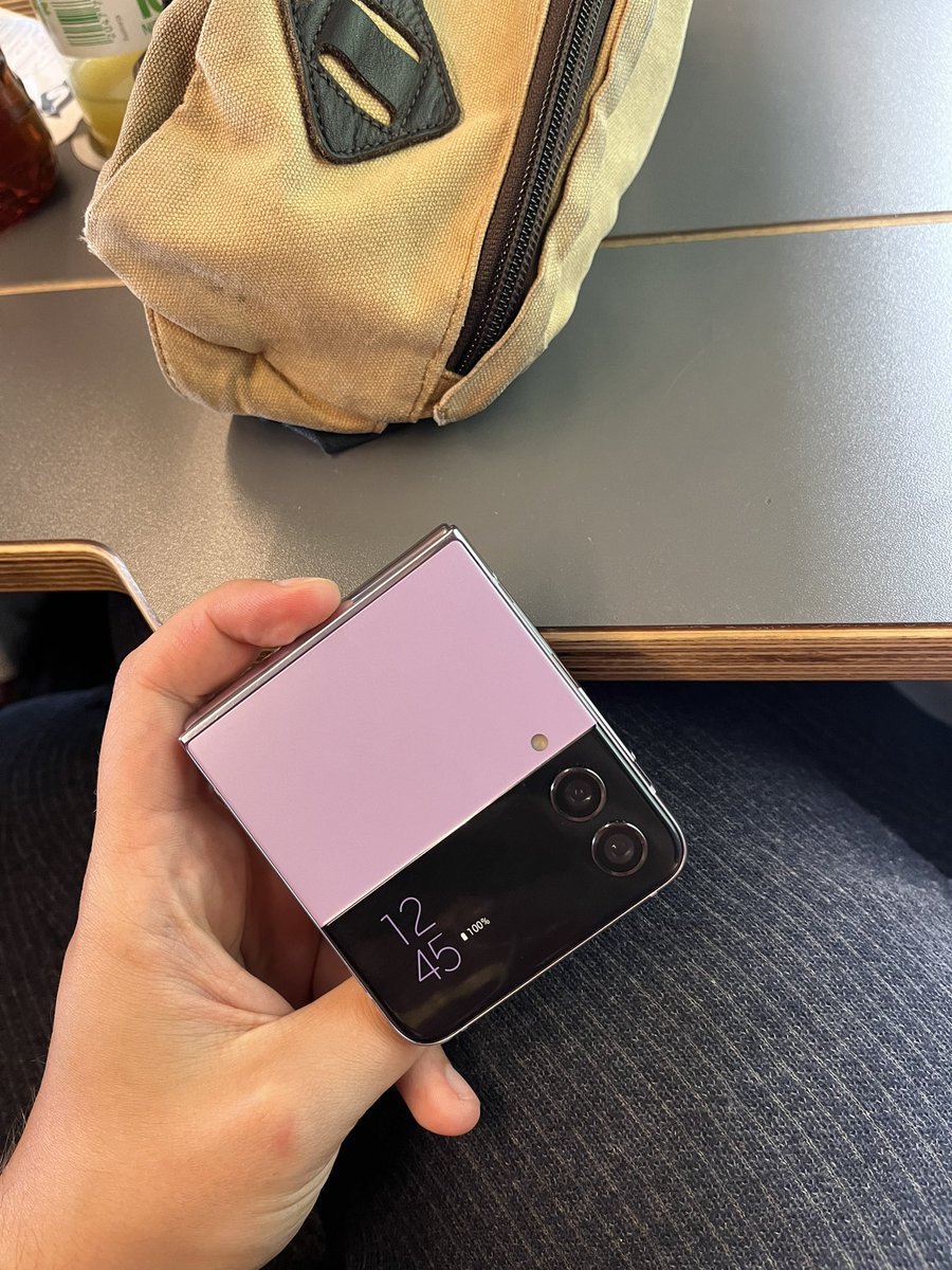TheFilzak's tweet photo. Ale się udało że wygrałem nowy fonik an opener #galaxyfun #samsung https://t.co/WDG1yZnwHB