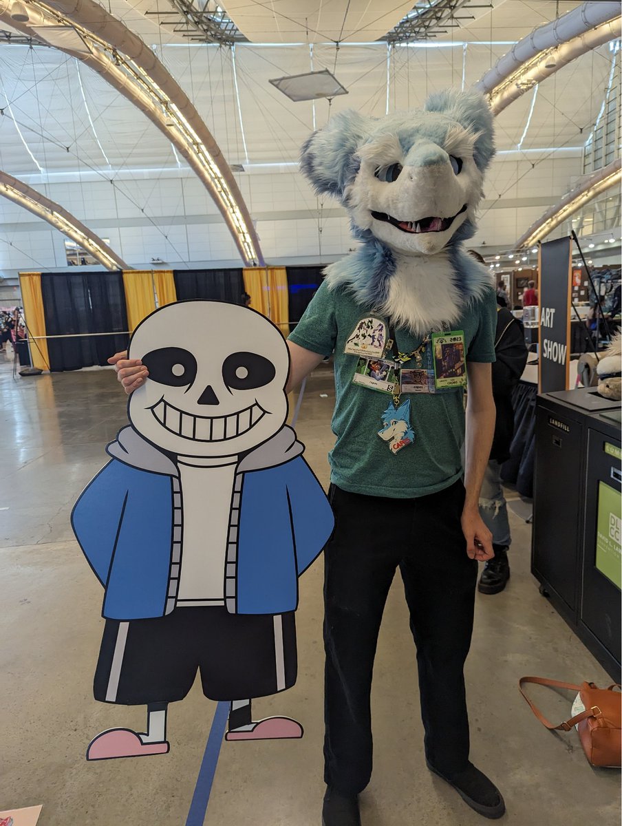 Capessergal's tweet photo. Chilling with my bestie 
#AC2023 https://t.co/X3NnQncuNW