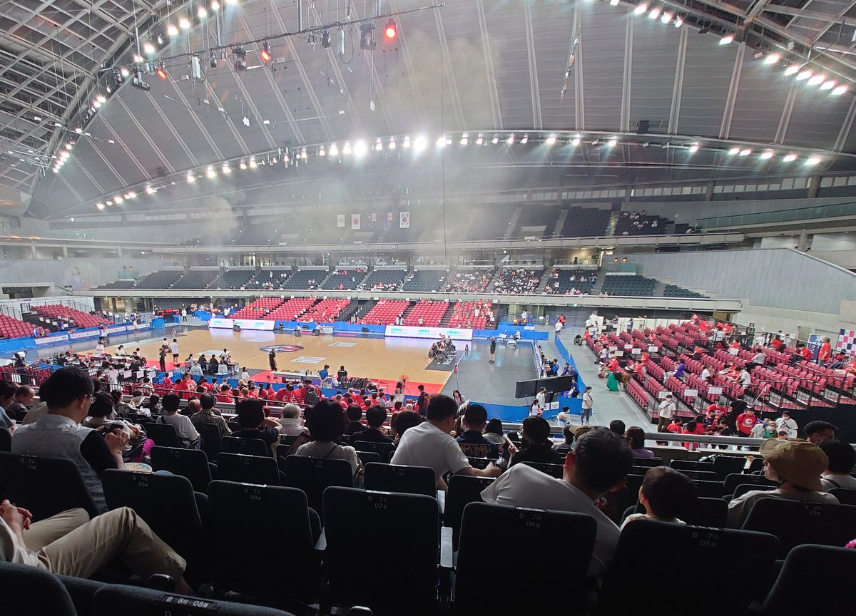 gikyuu_k's tweet photo. 車椅子ラグビー3位決定戦観戦
ノートとライトもらう
これは災害用に鞄へ常備だな
試合は時間つぶしの部分がつまんなかった
戦術なんだろうけどラグビーでは見ない光景だから
サッカーみたい
満席になったきたので見たい人のために決勝を待たずに会場を後にした
#車椅子ラグビー
#nikkoam https://t.co/v0NJJ1Xa9g