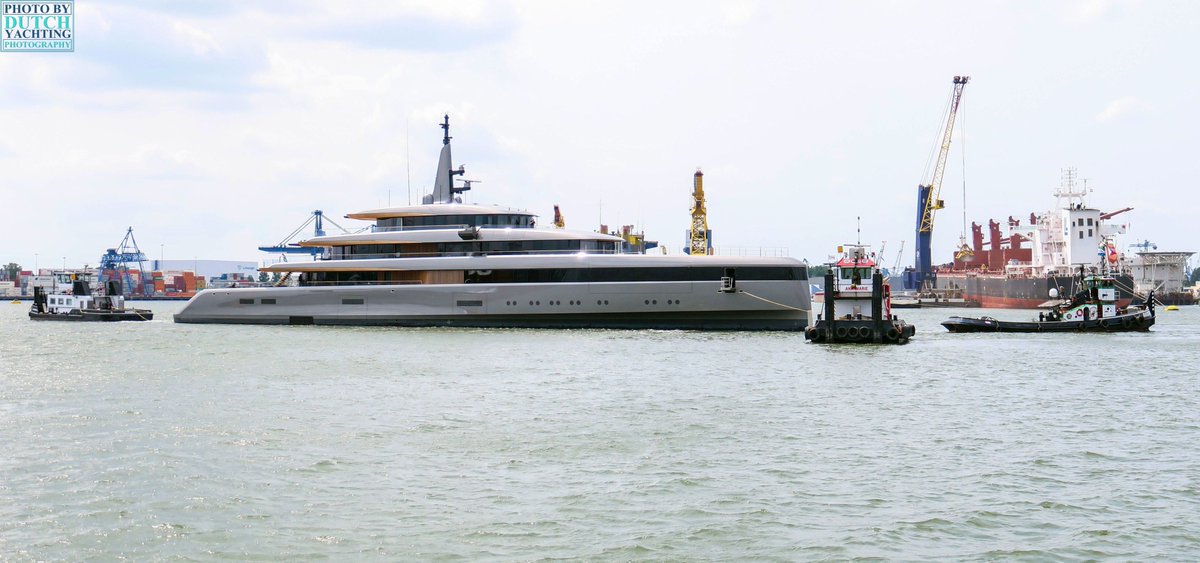 Dutchyachting's tweet photo. Feadship’s 84.2m/ 276'2" Obsidian left Damen Shiprepair in Schiedam for Rotterdam’s Waal Harbour (Waalhaven) to run several tests last Friday. Photos by @DutchYachting.
#Obsidian #Project710 #Feadship #Superyacht #Megayacht #Rotterdam #Waalhaven https://t.co/kniVJbo5x1