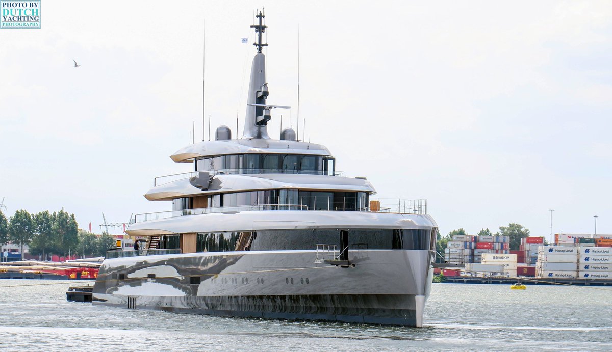 Dutchyachting's tweet photo. Feadship’s 84.2m/ 276'2" Obsidian left Damen Shiprepair in Schiedam for Rotterdam’s Waal Harbour (Waalhaven) to run several tests last Friday. Photos by @DutchYachting.
#Obsidian #Project710 #Feadship #Superyacht #Megayacht #Rotterdam #Waalhaven https://t.co/kniVJbo5x1