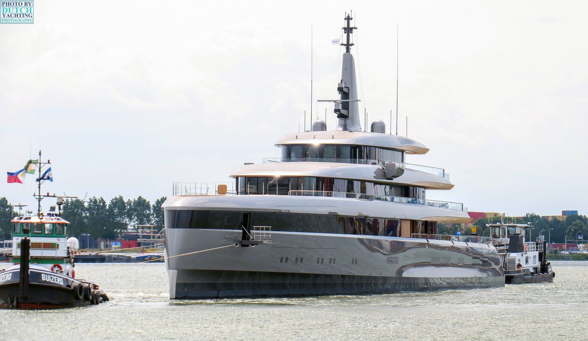 Dutchyachting's tweet photo. Feadship’s 84.2m/ 276'2" Obsidian left Damen Shiprepair in Schiedam for Rotterdam’s Waal Harbour (Waalhaven) to run several tests last Friday. Photos by @DutchYachting.
#Obsidian #Project710 #Feadship #Superyacht #Megayacht #Rotterdam #Waalhaven https://t.co/kniVJbo5x1