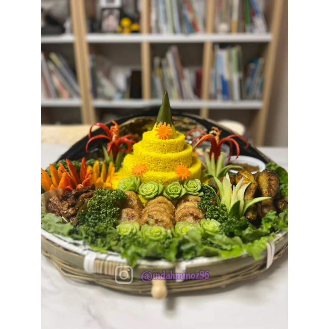 indahminoz96's tweet photo. Finally 🔥 #HappyGgoneDay Hadiah + Nasi Tumpeng dari aku dan teman-teman MinGo Shipper Indonesia, Malaysia dan Jepang sudah sampai di Agensinya Kim Go Eun 😍😍😍
.
.
.
#KimGoEun #happybirthdaykimgoeun #ggoneday #nasitumpeng #calvinklein #starbucks https://t.co/rznAboEjtd