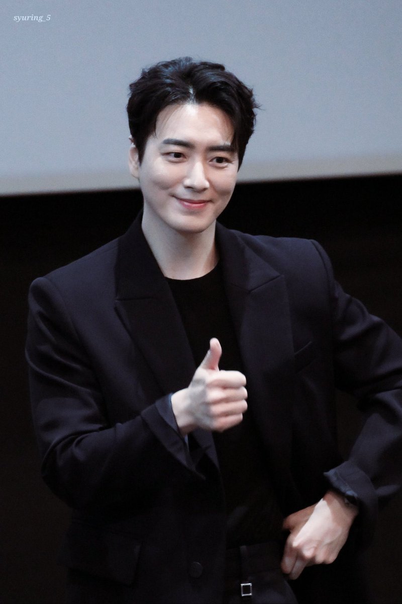 mva313's tweet photo. 와 이준혁 무대인사만 130번 넘게 했구나 대단해요 최선을 다했어요 최대한 팬들 원하는 거 다 해주려고 노력하는 거 넘넘 잘 느껴졋음 ㄹㅇ루 https://t.co/2Dzba7xXVA